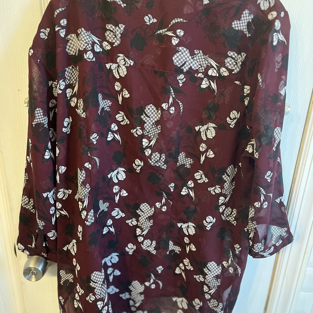 Burgundy Floral Top 1X. Like New - Picture 3 of 6